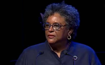 MIA MOTTLEY PAYS TRIBUTE TO CALYPSO LEGEND SPARROW AT FINAL FAREWELL IN TRINIDAD